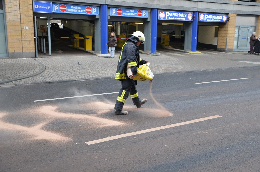 Stadtbus fing Feuer Koeln Muelheim Frankfurterstr Wiener Platz P345.JPG